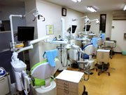 高橋歯科1階診療室です